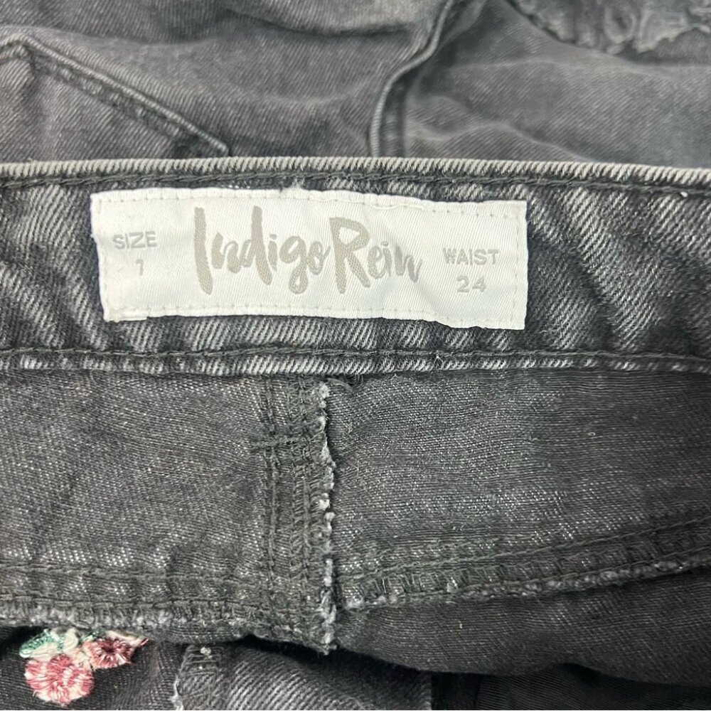 Indigo Rein shorts mini flowers distressed Black Floral Embroidered Jean Shorts - Picture 5 of 7